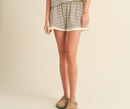 TEXTURED STRIPE PATTERN KNITTED SHORTS