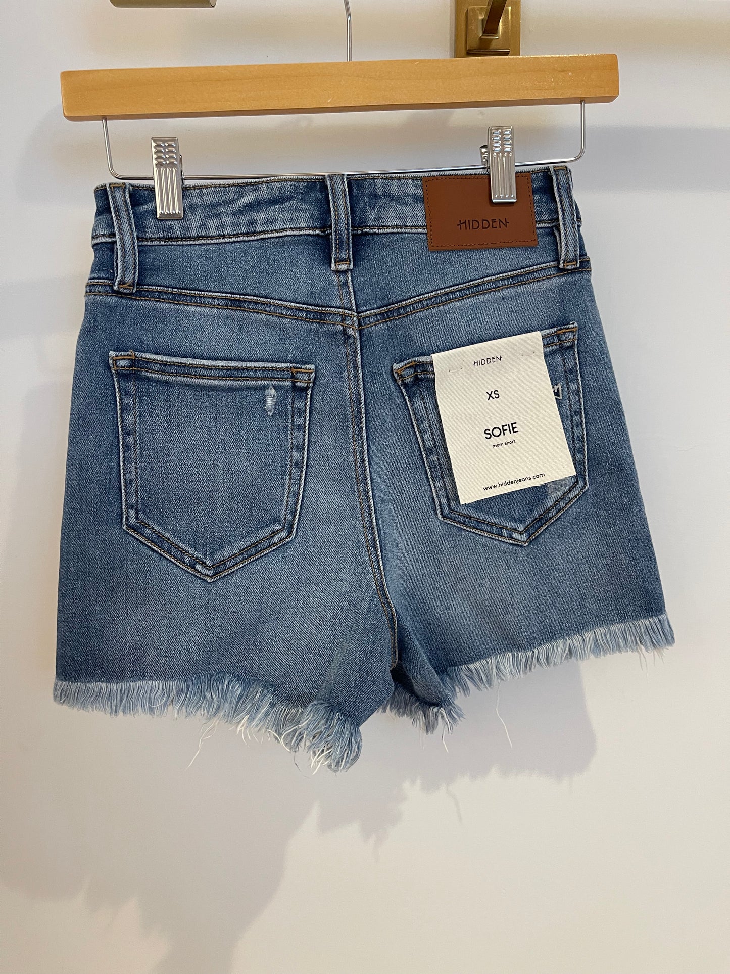 Medium Blue Wash Stretch Frayed Mom Shorts